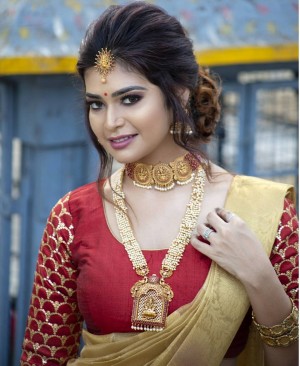 Dharsha Gupta (aka) Dharsha Guptaa