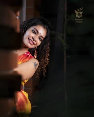 Dharsha Gupta (aka) Dharsha Guptaa