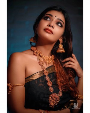 Dharsha Gupta (aka) Dharsha Guptaa