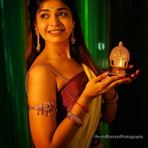 Dharsha Gupta (aka) Dharsha Guptaa