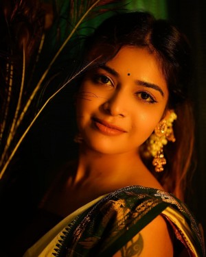 Dharsha Gupta (aka) Dharsha Guptaa