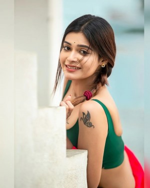 Dharsha Gupta (aka) Dharsha Guptaa