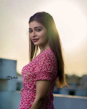 Dharsha Gupta (aka) Dharsha Guptaa