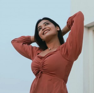 Dharsha Gupta (aka) Dharsha Guptaa