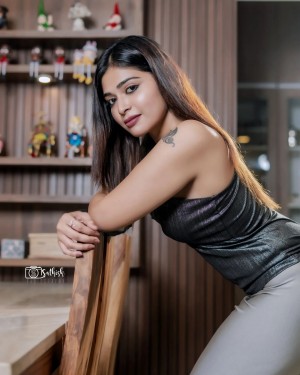 Dharsha Gupta (aka) Dharsha Guptaa