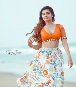 Dharsha Gupta (aka) Dharsha Guptaa