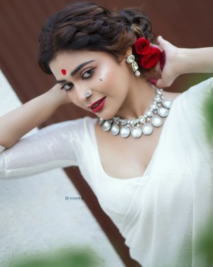 Dharsha Gupta (aka) Dharsha Guptaa