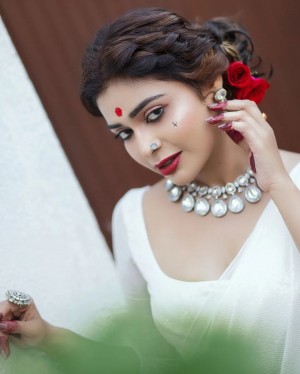 Dharsha Gupta (aka) Dharsha Guptaa