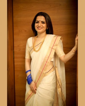 Dhivya Dharshini (aka) Divya Dharshini