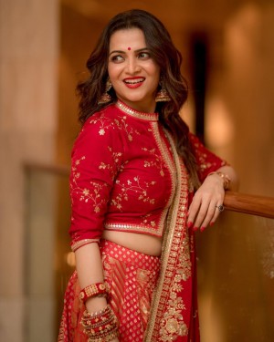 Dhivya Dharshini (aka) Divya Dharshini