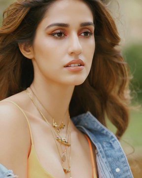 Disha Patani (aka) Disha