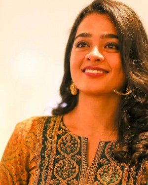 Gayathrie (aka) Gayathrie Shankar