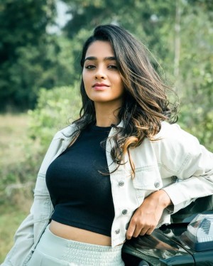 Gayathrie (aka) Gayathrie Shankar