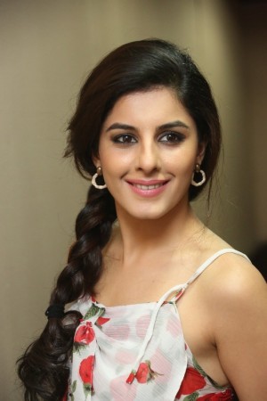 Isha Talwar (aka) Isha Talvar