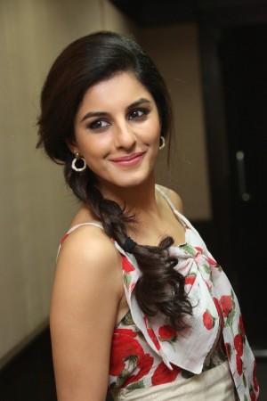 Isha Talwar (aka) Isha Talvar