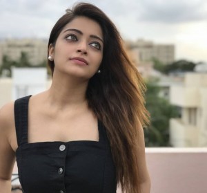 Janani Iyer (aka) Janani