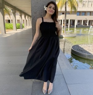 Janani Iyer (aka) Janani