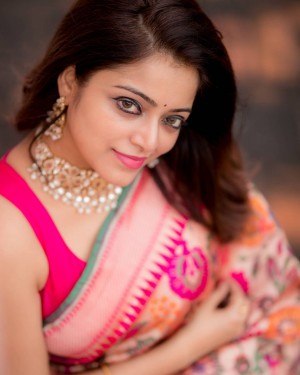 Janani Iyer (aka) Janani