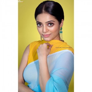 Janani Iyer (aka) Janani