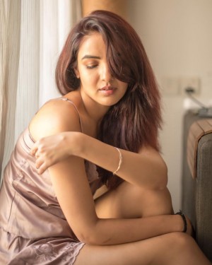 Jasmin Bhasin (aka) Jasmin Bhasinn