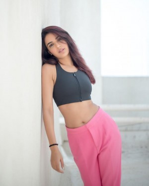 Jasmin Bhasin (aka) Jasmin Bhasinn