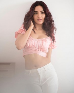 Jasmin Bhasin (aka) Jasmin Bhasinn