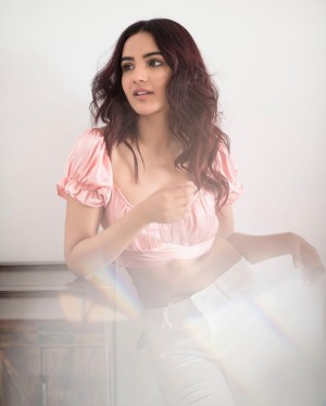 Jasmin Bhasin (aka) Jasmin Bhasinn