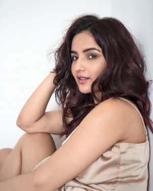 Jasmin Bhasin (aka) Jasmin Bhasinn