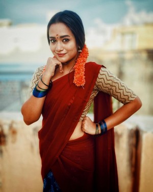 Kaavya Arivumani (aka) Kavya Arivumani