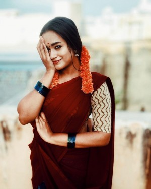 Kaavya Arivumani (aka) Kavya Arivumani