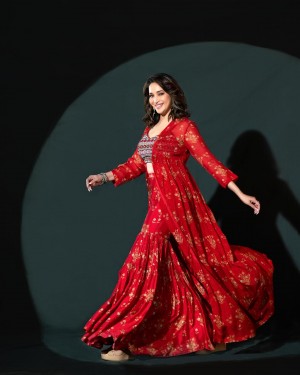 Madhuri Dixit (aka) MadhuriDixit