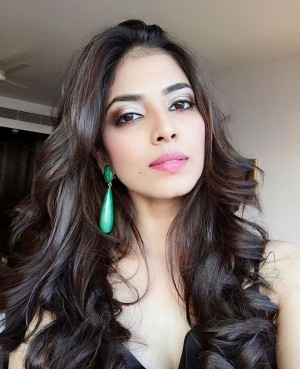 Malavika Mohanan (aka) MalavikaMohanan