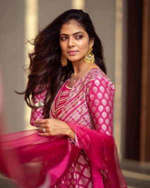 Malavika Mohanan (aka) MalavikaMohanan