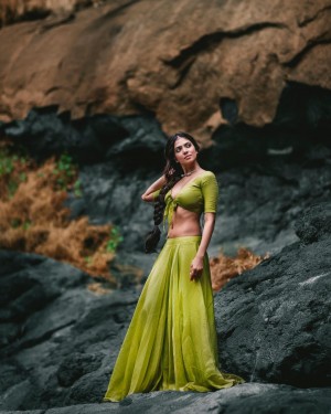 Malavika Mohanan (aka) MalavikaMohanan