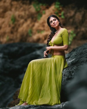 Malavika Mohanan (aka) MalavikaMohanan