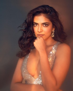 Malavika Mohanan (aka) MalavikaMohanan