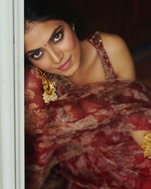 Malavika Mohanan (aka) MalavikaMohanan