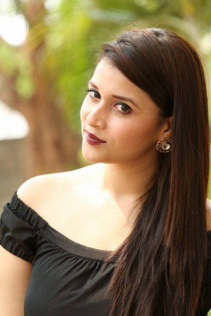 Mannara Chopra (aka) MannaraChopra