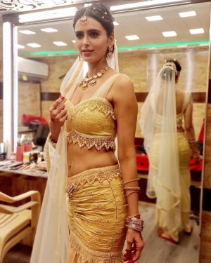 Meenakshi Dixit (aka) MeenakshI