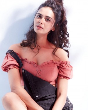 Meenakshi Dixit (aka) MeenakshI