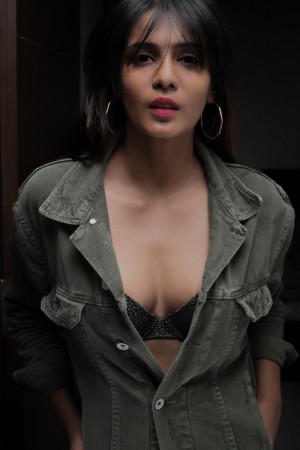 Meera Mitun (aka) MeeraMitun