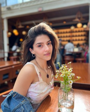 Mehreen Pirzada (aka) Mehrene Kaur Pirzada