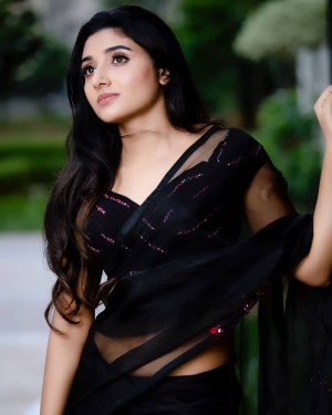 Mirnaa (aka) Mirnaa Menon