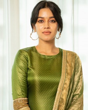 Mirnalini Ravi (aka) Mrinalini