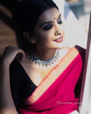 Nivedhithaa Sathish (aka) Nivedhitha