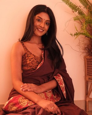 Nivedhithaa Sathish (aka) Nivedhitha