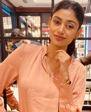 Oviya (aka) Oviya Helen