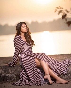 Pooja Hegde (aka) Pooja Hedge