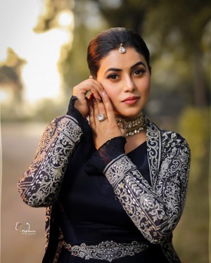 Poorna (aka) Poornaa