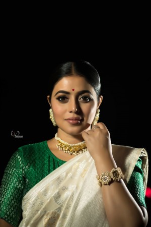 Poorna (aka) Poornaa